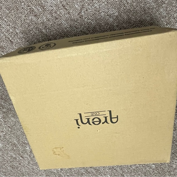 Rand new shoes for women, very comfortable, wide Velcro. Leather. Made in USA - Picture 4 of 7